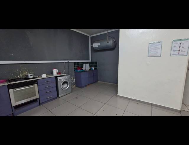 400M² BUILDING TO LET IN CITY & SUBURBAN